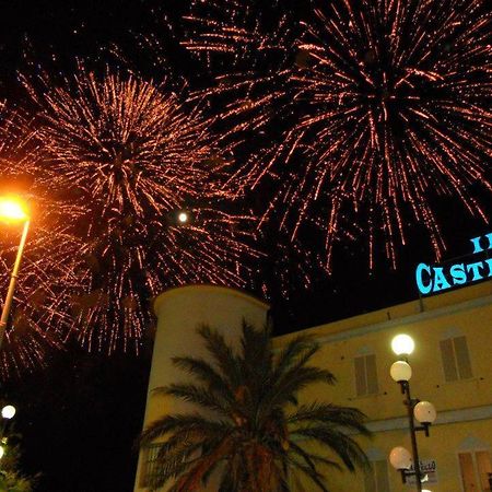 Hotel Il Castello Паола Екстериор снимка