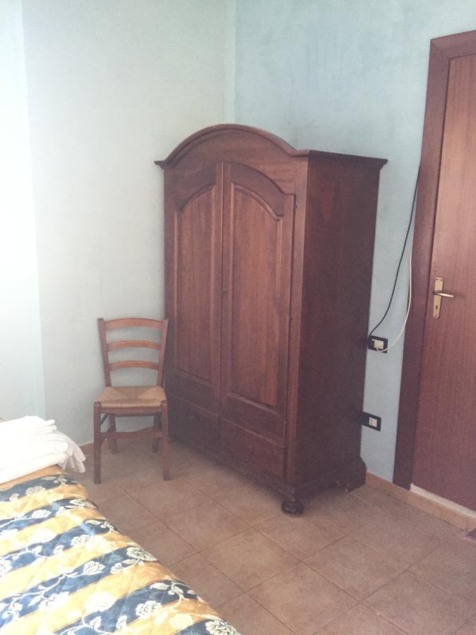 Hotel Il Castello Паола Екстериор снимка