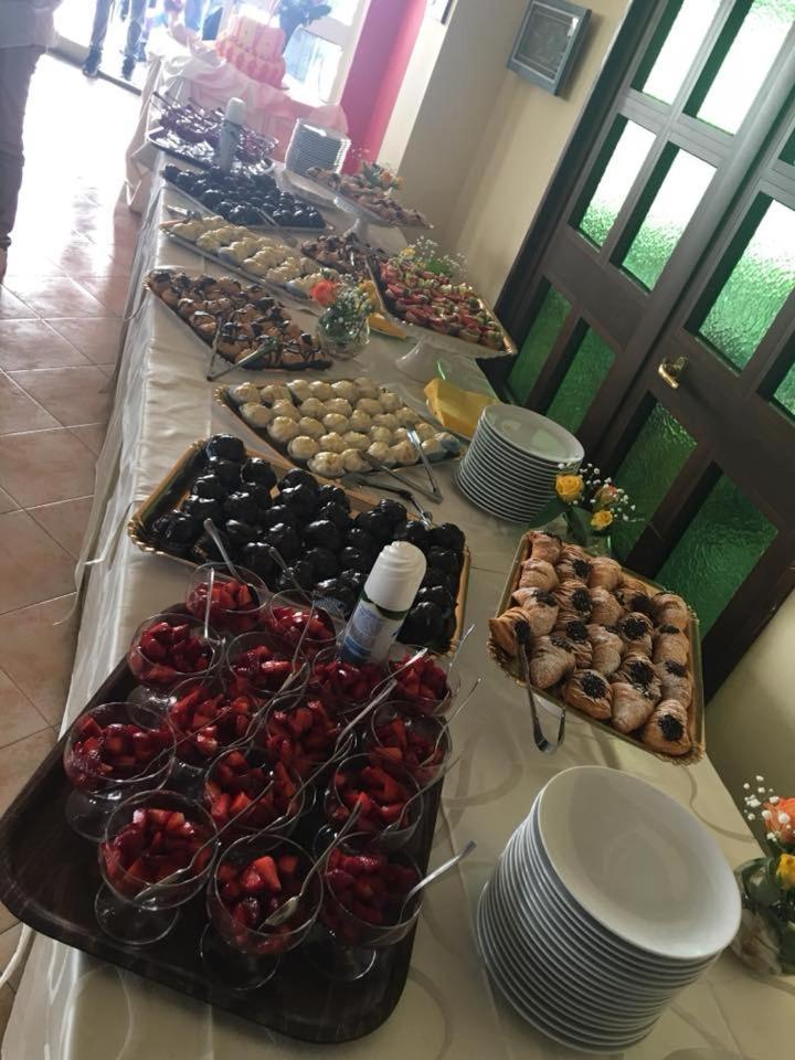 Hotel Il Castello Паола Екстериор снимка